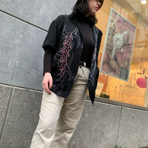 Levi’s chinos - Säljer dessa byxor då de är för små, köpt i orginalpris för 700:- 