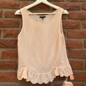 Topshop topp i superfin färg 💕 - Supergulligt linne/top från Topshop Edinburgh. Hittar ingen storlek men jag tror att den motsvarar M-L egentligen men jag har haft den lite oversized. 