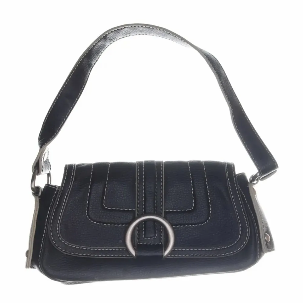 Mango accessories svart 90's style purse. Fuskläder. Väskor.