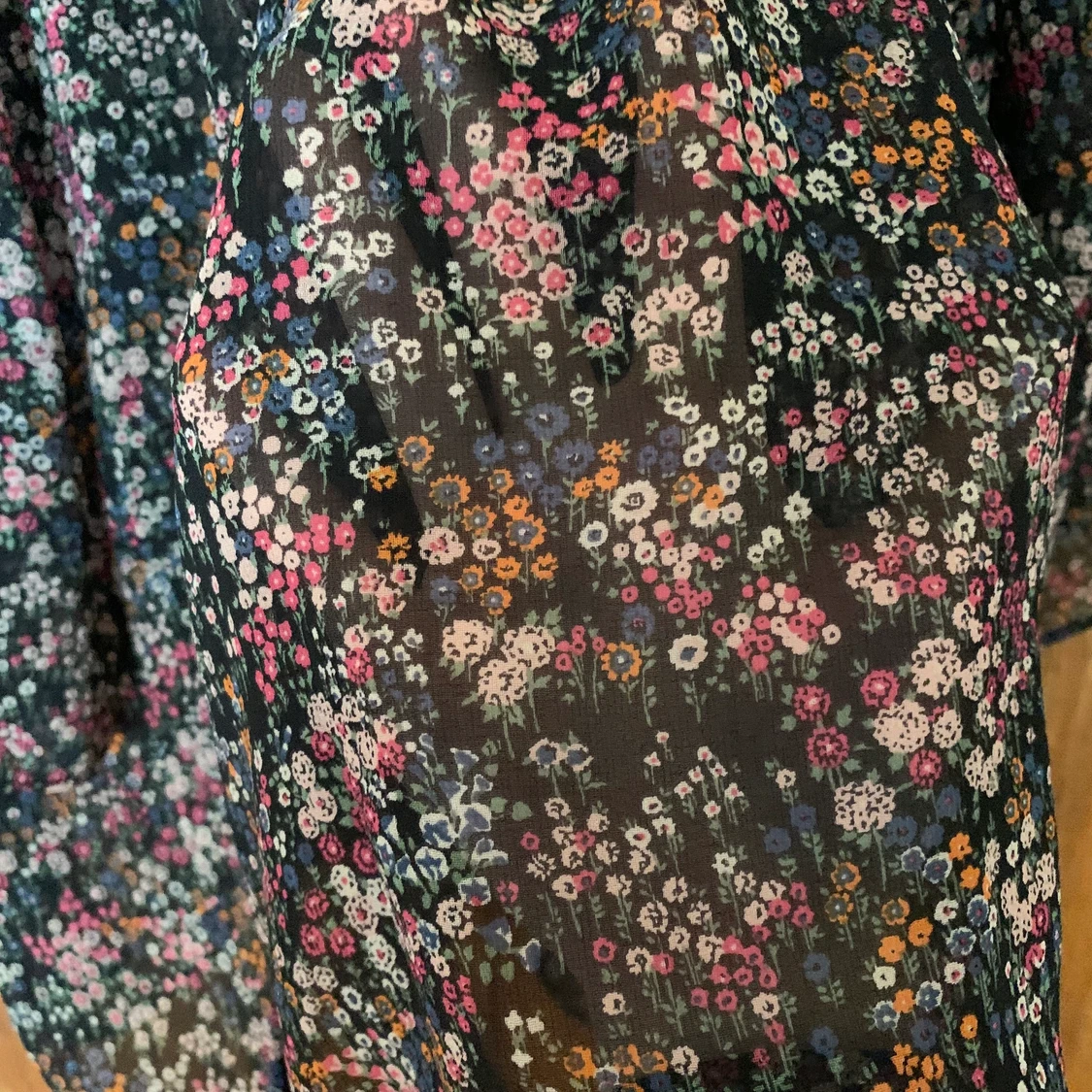 Superfin blommig klänning  - 90