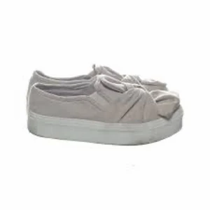 Skor - Fina skor i storlek 40 men passar 39, pris:100+frakt🤍 Knappt använda!