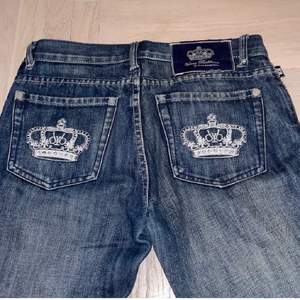 Skit snygga Victoria beckham jeans!!  Säljer endast vid bra bud!⭐️✨💫❤️ midjemått: 80 innerbenslängd: 77.  
