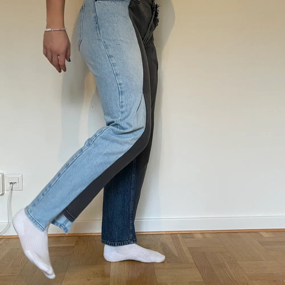 Trefärgade byxor lågmidjade byxor. Använda någon gång.. Jeans & Byxor.