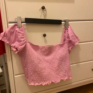 Supersöt topp - Topp ifrån hm. Ej använd mycket alls. Storlek L men passar även M. 40 kr+frakt