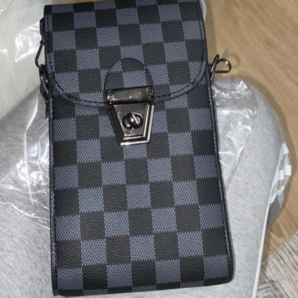 Axelremsväska med band - 91