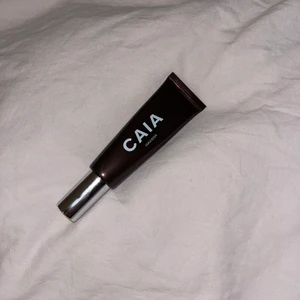 Caia liquid bronzer - Fick hem denna och såg efter en användning att den inte alls är min färg! Bara använd en gång och tog bara 1 pump så den är så gott som ny 🤎🤎