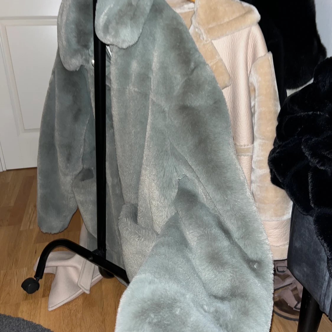 Olivgrön pälsjacka från H&M  - 90