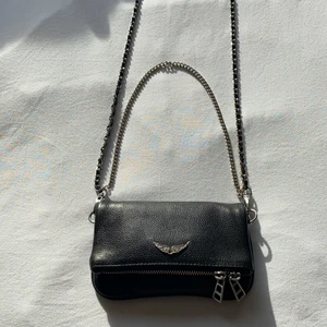 Min superduper fina Zadig väska❤️ - Min sååå fina zadigväska i den lilla modellen i helt nyskick!❤️ Dustbag medföljer!❤️❤️möts helst upp i Stockholm annars står köparen för frakt❤️BUDA