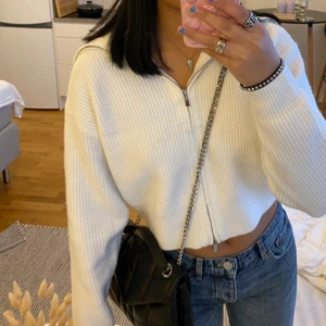 Zip up stickad tröja  - Supernajs zip-up stickad tröja från NAKD, storlek M! 