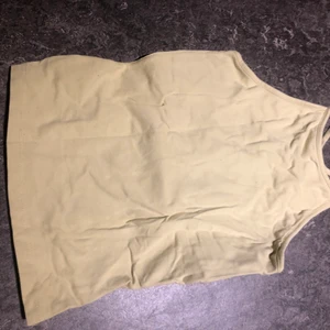 Gult linne - Ur fint linne gult och med flätad baksida. Bh stöd. 