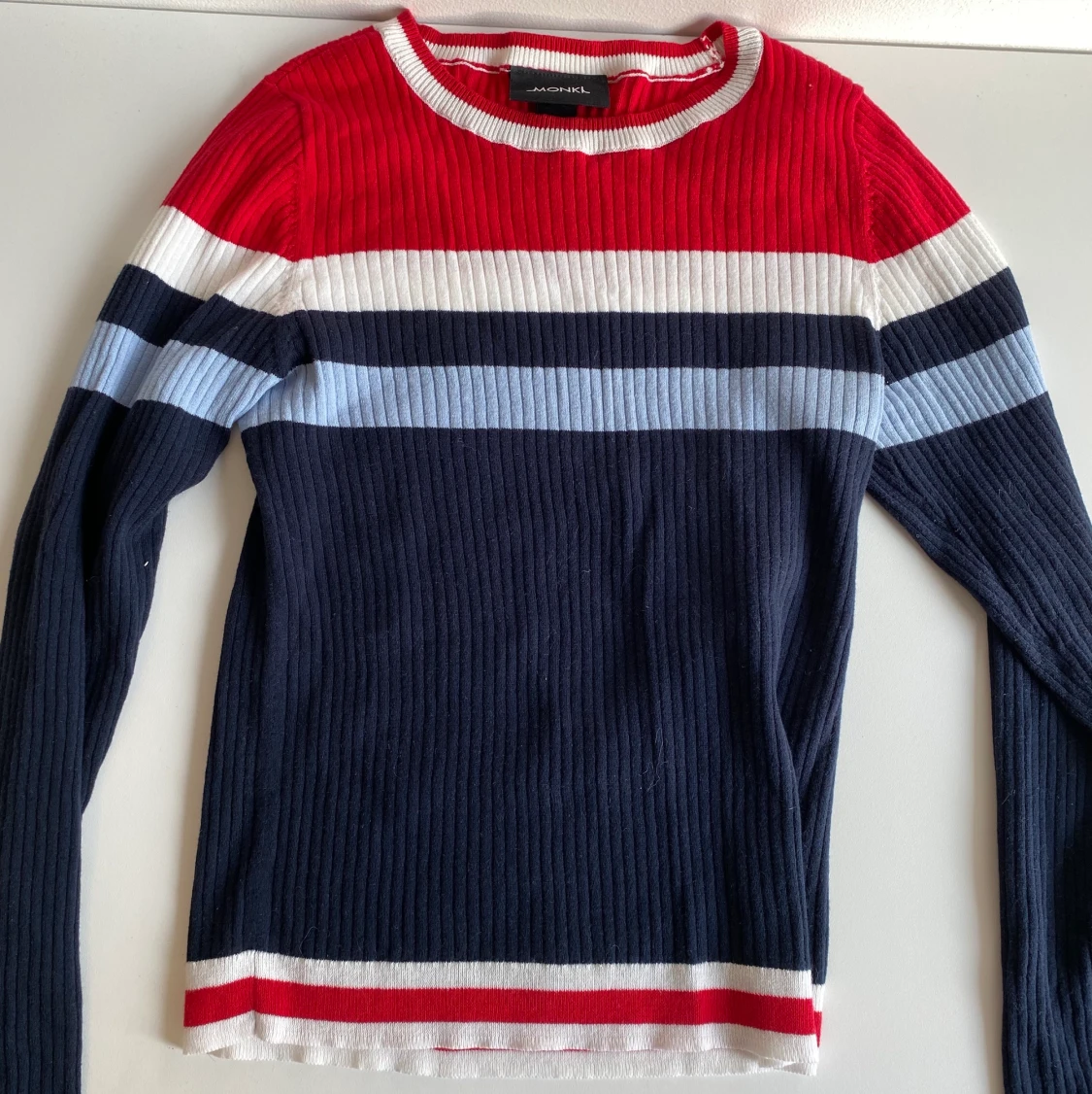 Randig tröja från Monki Strl XS - 90