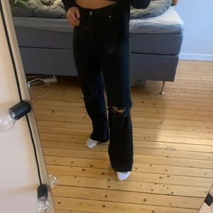 Jeans - Säljer dessa snygga jeans från pull&bear i st 34 passar även mig som har st 36. Säljer för 150kr + frakt 🦋