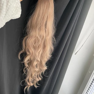 hår - super fin ponytail men passar tyvärr inte min hårfärg använd 2 gånger 