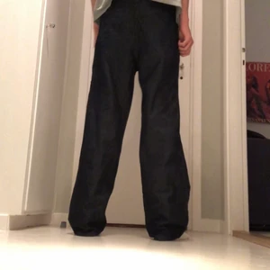Baggie jeans - Jätte snygga mörkblå baggie jeans som har en cool färg