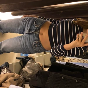 Långärmad topp - Långärmad tröja/topp från Zara med öppen rygg 🧸 Snygg till ett par lågmidjade jeans! Använd en gång på bilden👊🏼