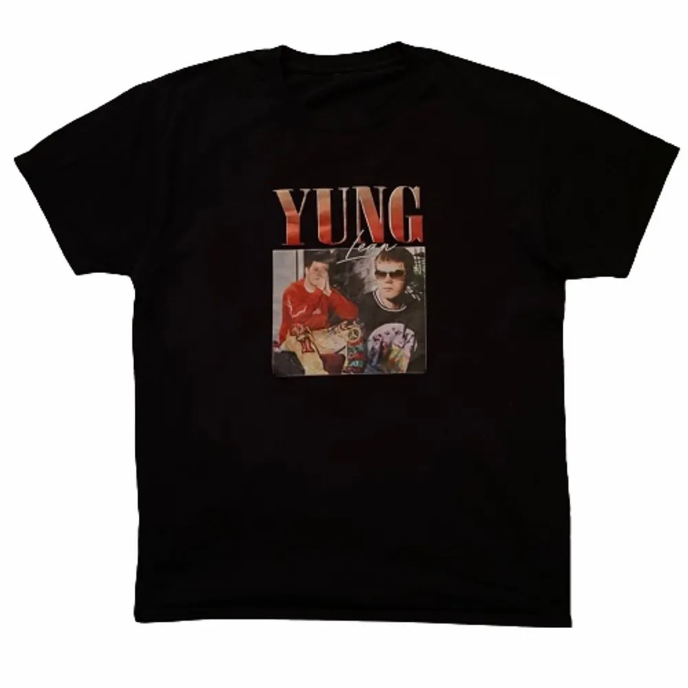 T-shirts med tryck av Yung Lean i 100% bomull. Snygg t-shirt perfekt till sommaren⚡️☔️. T-shirts.