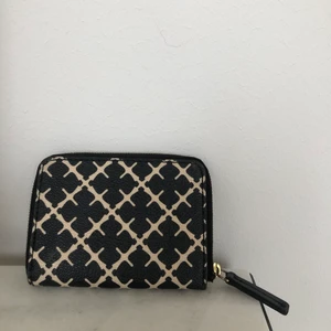 malene birger plånbok - Säljer plånbok från malene birger, använd en del men fortfarande i mycket bra skick. 