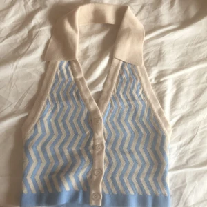 Blå halterneck topp - Säljer denna så fina blåa halterneck toppen som jag känner inte kommer komma till någon stor användning för min del. 