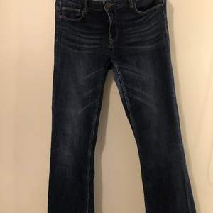 Säljer världens snyggaste och skönaste jeans från Lindex! Dom är i storlek 38 men passar även 36. 