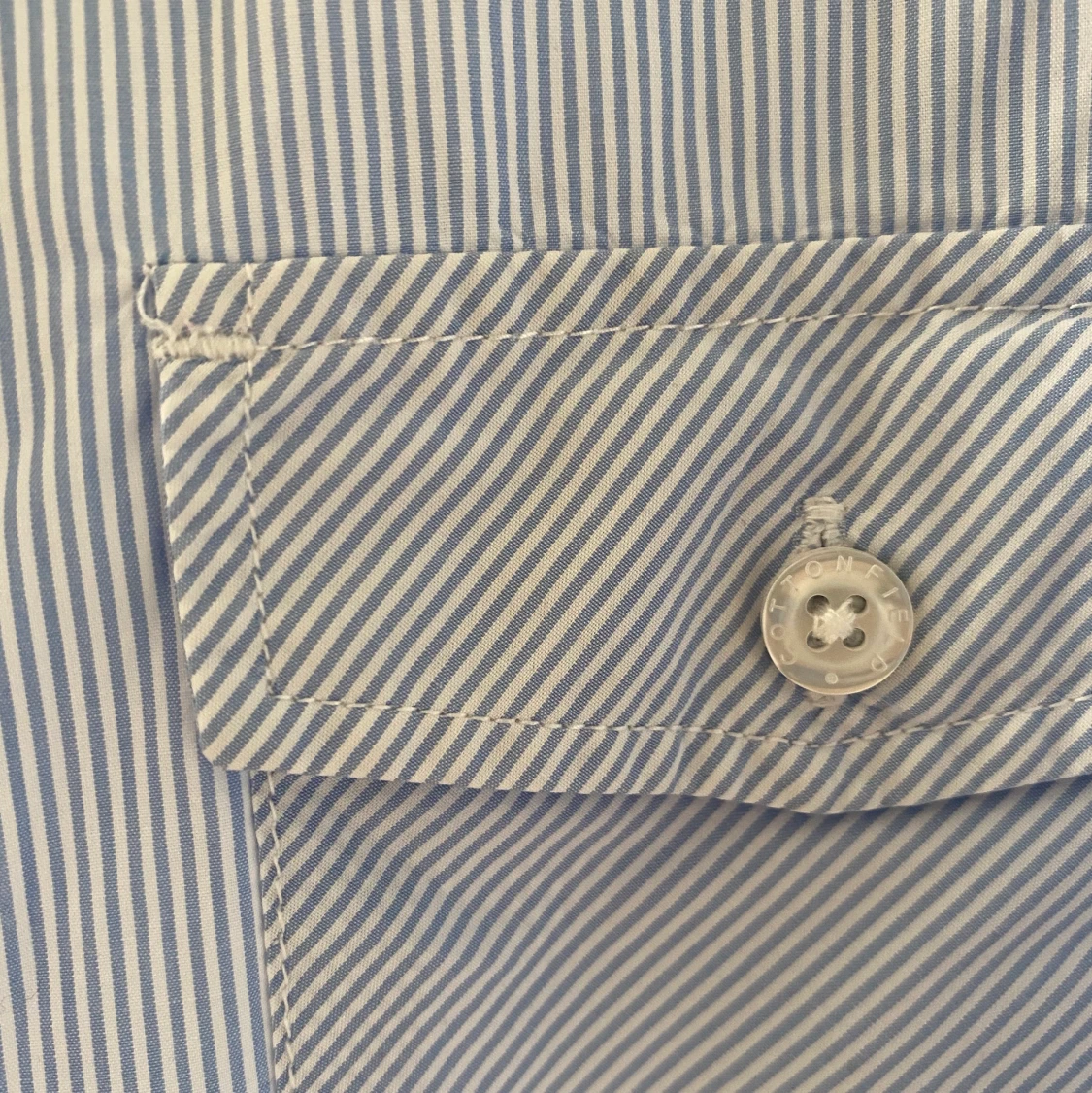 ljusblå skjorta - 91