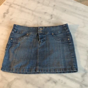 jätte söt jeans minikjol - jätte gullig jeans minikjol. säljer då den inte kommer till användning. om fler är intresserade blir det budgivning 
