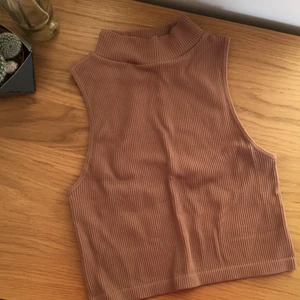 Zara - Jättefin basic topp från Zara, knappt använd! Köparen står för frakten.