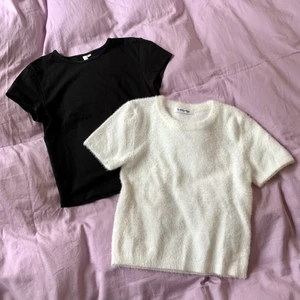 Baby tees - Gullig basic vit och svart baby tee i nyskick! Den vita är i lite fluffigt material och i XS, den svarta är i vanligt tyg och i XXS. 70 för en eller 100 för båda! 🖤