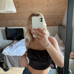 Satin linne - Mörkbrunt linne i satin, aldrig användt 