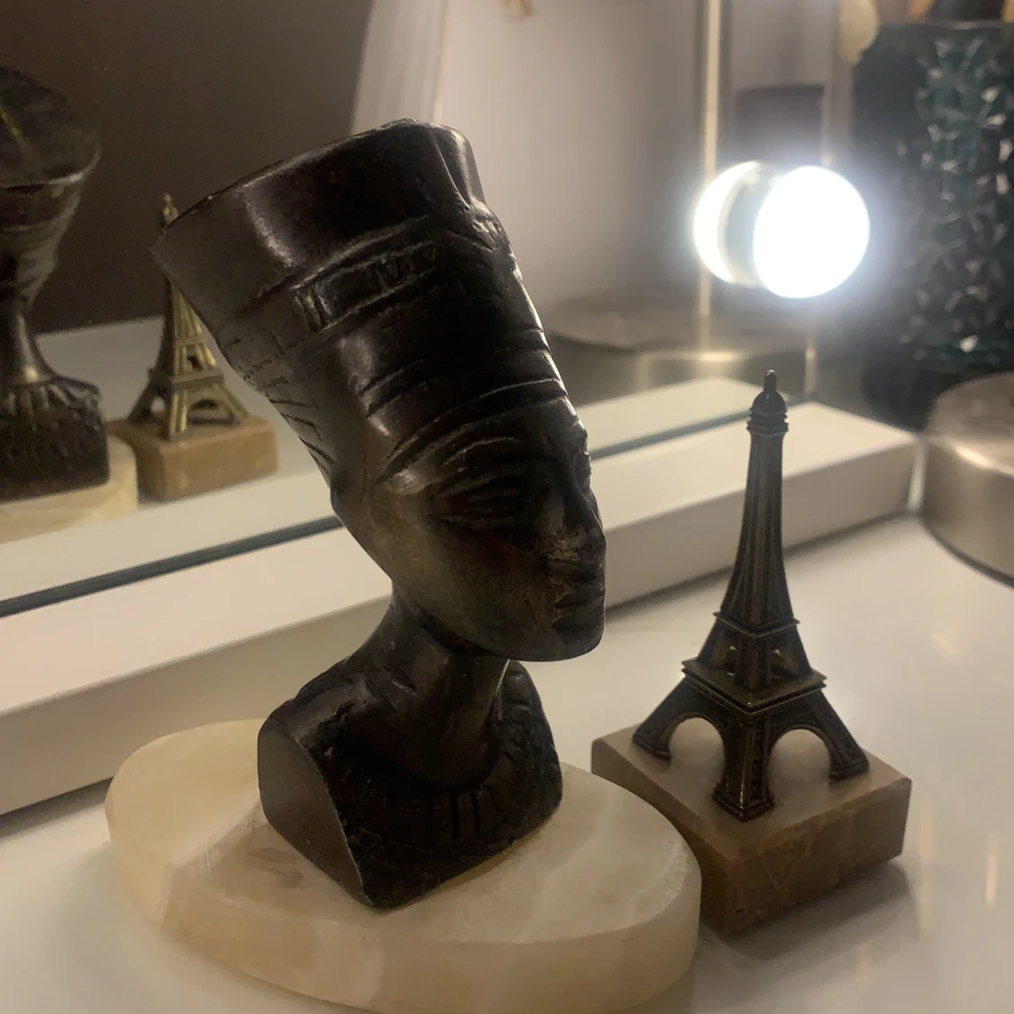 Classy room decour Cleopatra Eiffel tower