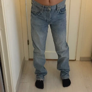 Zara jeans - Skitsnygga zara jeans som tyvärr va för stora för mig! Köpta här på Plick men aldrig använda själv så dom är i superfint skick🤩Jag ör 160 så dom passar nån som e längre än mig