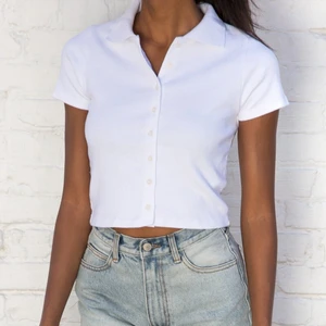 Brandy Melville top - Supersöt Brandy Melville top som tyvärr är lite liten på  mig, skulle säga att det passar en xs/s. Skriv privat för fler bilder. Frakt ingår ej💓