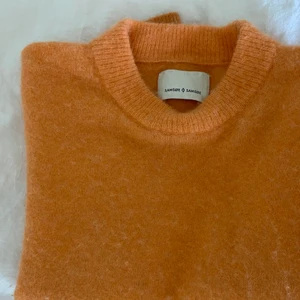 samsøe samsøe tröja  - Säljer min orangea samsøe tröja i alpaca wool. Stl M. Köpare står för frakt. 