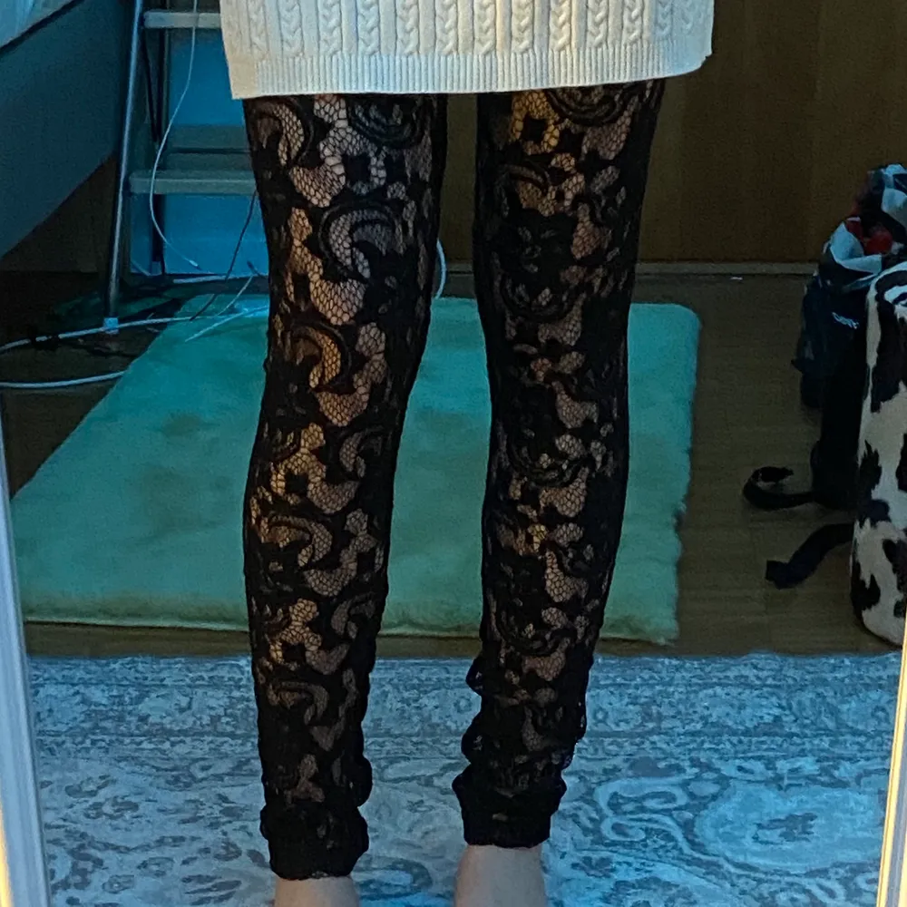 Jätte fina byxor fårn VILA clothes💕 Storleken ligger i S/M men passar även XS. Oanvända och i väldigt fint skick! Jätte sköna byxor som passar allting! Säljer pågrund av att det inte riktigt är min stil💕. Övrigt.