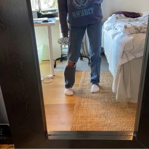 Jeans  - Säljer dessa jättefina jeans från pacsun i USA❤️ säljer då jag råkade köpa två par likadana jeans, de ena är då oöppnade och nypriset var 500kr ❤️  Priset kan diskuteras om du kontaktar mig men somsagt, helt sprillans nya!💕