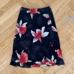 Söt kjol - jättefin kjol som inte kommer till användning :( väldigt stretchiga så tror att den passar olika storlekar