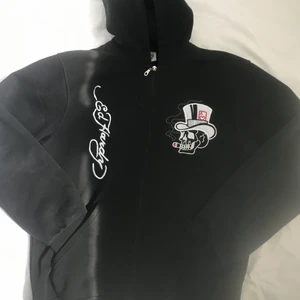 Cool ed hardy tröja - BUDGIVNING på min Skitcoola ed hardy hoodie. Kan inte garantera att den är äkta men tror den är det. Buda bara om ni är säkra att ni kan köpa. Avslutas kl 20 torsdag den 13/5
