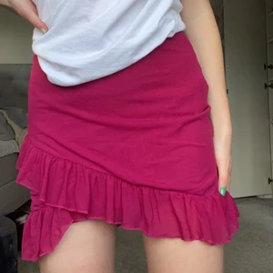 Kjol från Nelly  - Så fin kjol från Nelly som är använd ca 2 gånger. Frakt tillkommer 