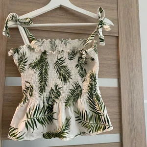 Linne från hm - Snyggt sommar linne från hm som tyvärr inte längre kommer till någon användning, storlek M