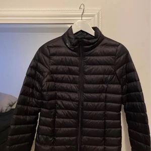 Hollies - Aldrig använd. Finns i Kristinehamn, kan skickas mot att köparen står för frakten. 