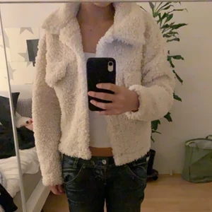 Teddyjacka - Så mysig jacka från ginatricot i storlek S, knappt använd 