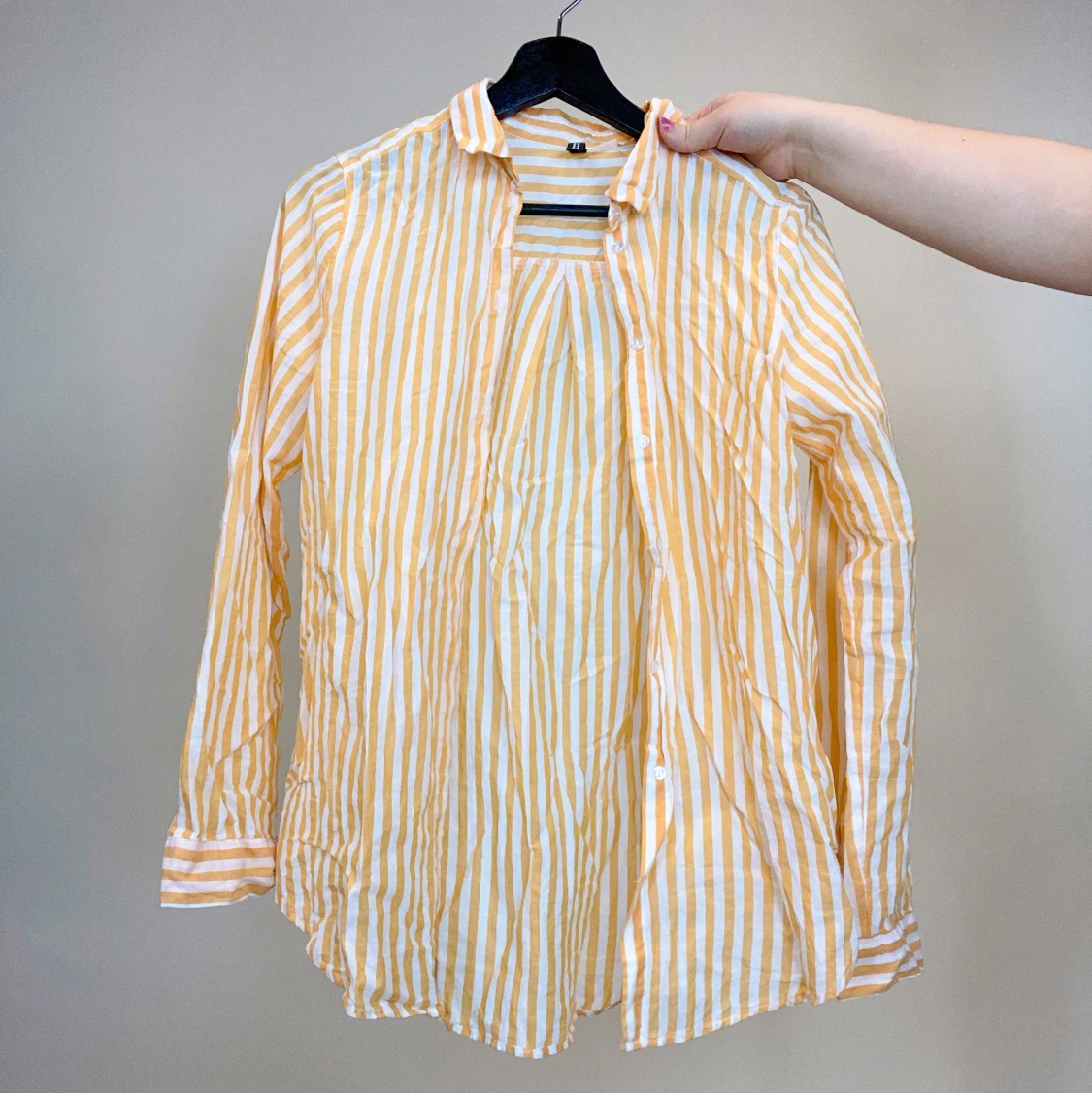 Vit orange randig skjorta storlek 36