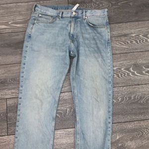 Weekday jeans - Weekday easy straight regular jeans W33 L32 köpt för 600kr skick 9/10 pris 400kr