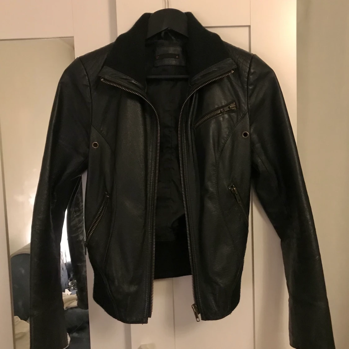 Svart Skinnjacka  - 90
