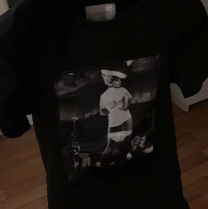 Limitato t-shirt  - Bra skick, box finns, strl xs🙈