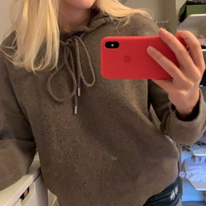 Hoddie  - Jättefin hoddie i skönt material, passar perfekt till alla jeans 