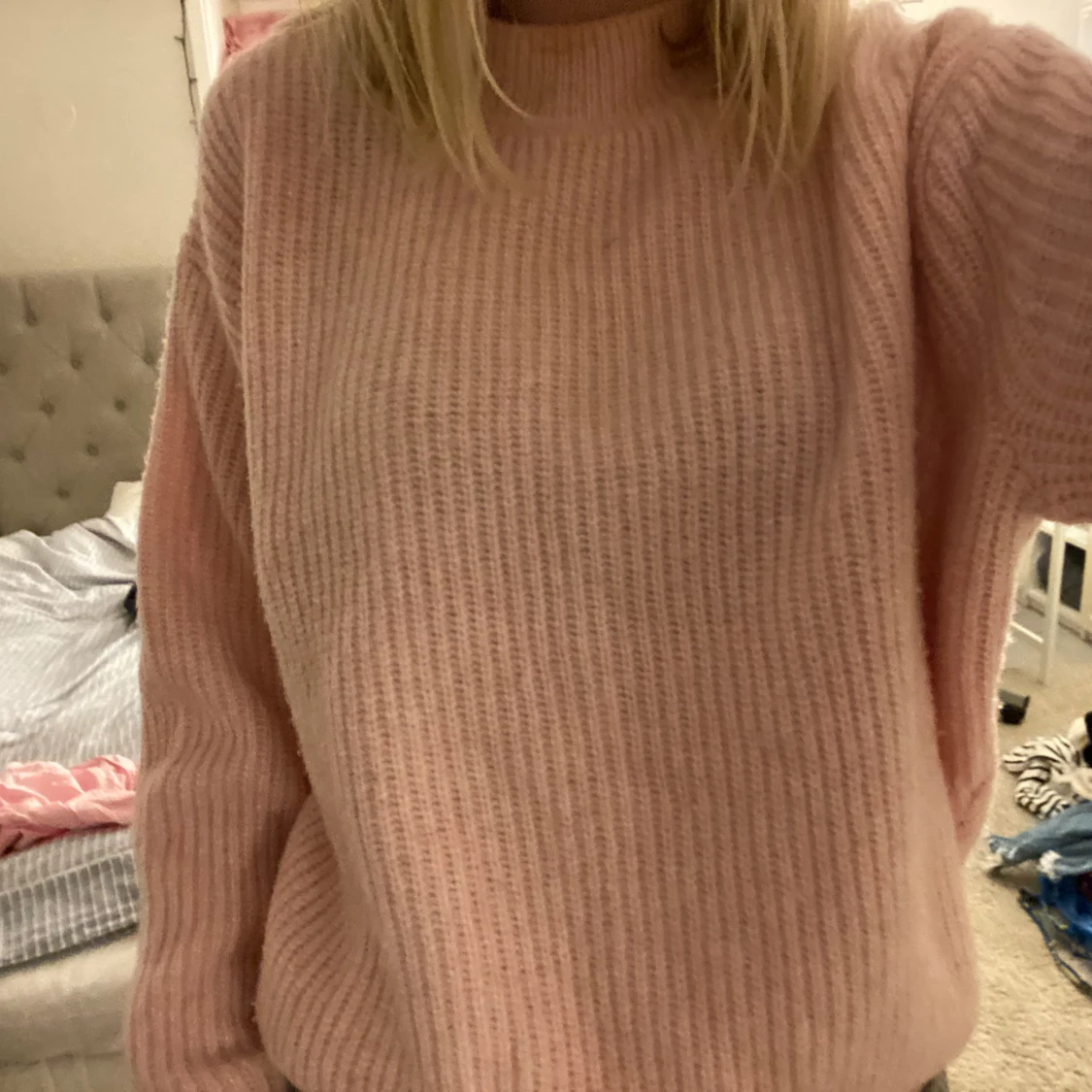 Superfin stickad rosa tröja