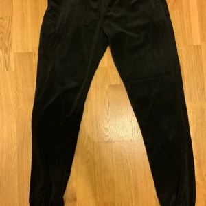 mjukisbyxor från madlady - mjukisbyxor från madlady. nypris ca 300kr. köpren står för frakten🥰