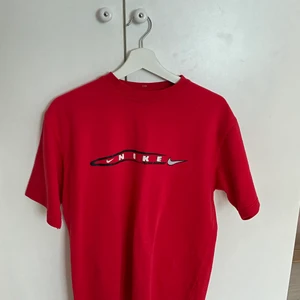 Nike T-shirt  - Gammal nike T-shirt i storlek M. 
