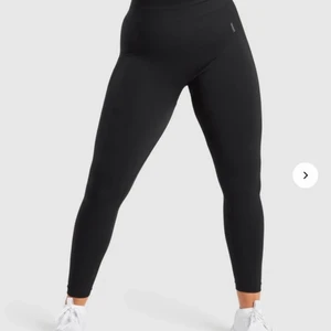 Gymshark tights - Säljer mina tights från gymshark då jag köpte två olika storlekar och dessa var för stora. Bara testade ett få antal gånger. Nypris 599, köparen står för frakt. 🥰💕