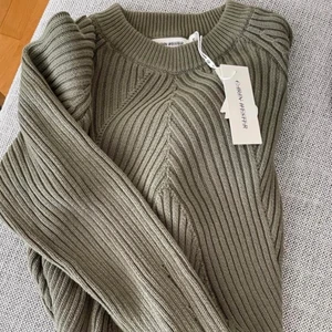 Stickad tröja från Carin Wester ny - Helt ny grön stickad tröja från Carin Wester i 100% bomull. Storlek S men passar nog M/L också. 